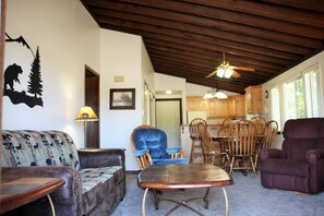 Living area - Cozy 2-bedroom apartment with AC in serene Island Park (Island Park)