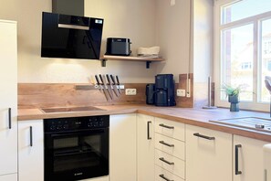 Kühlschrank, Ofen, Herdplatte, Geschirrspüler