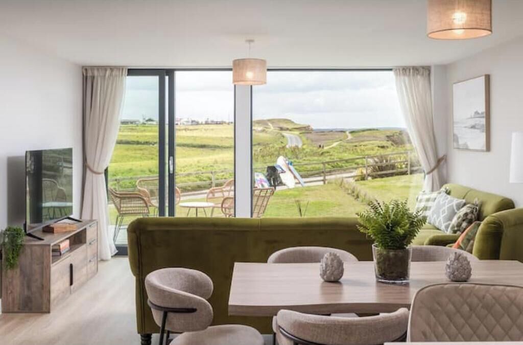 Sea View 3 Bed Apt, Moments To Beach, Sleeps 6 - Bude