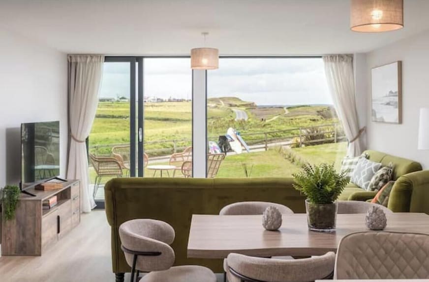 Sea View 3 Bed Apt, Moments To Beach, Sleeps 6 - Bude