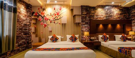Family Room | Egyptian cotton sheets, premium bedding, Select Comfort beds, desk