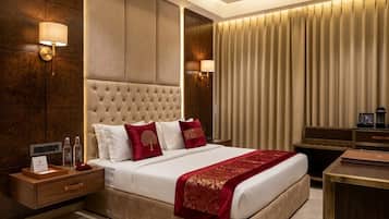 Premium Room | Egyptian cotton sheets, premium bedding, Select Comfort beds, desk
