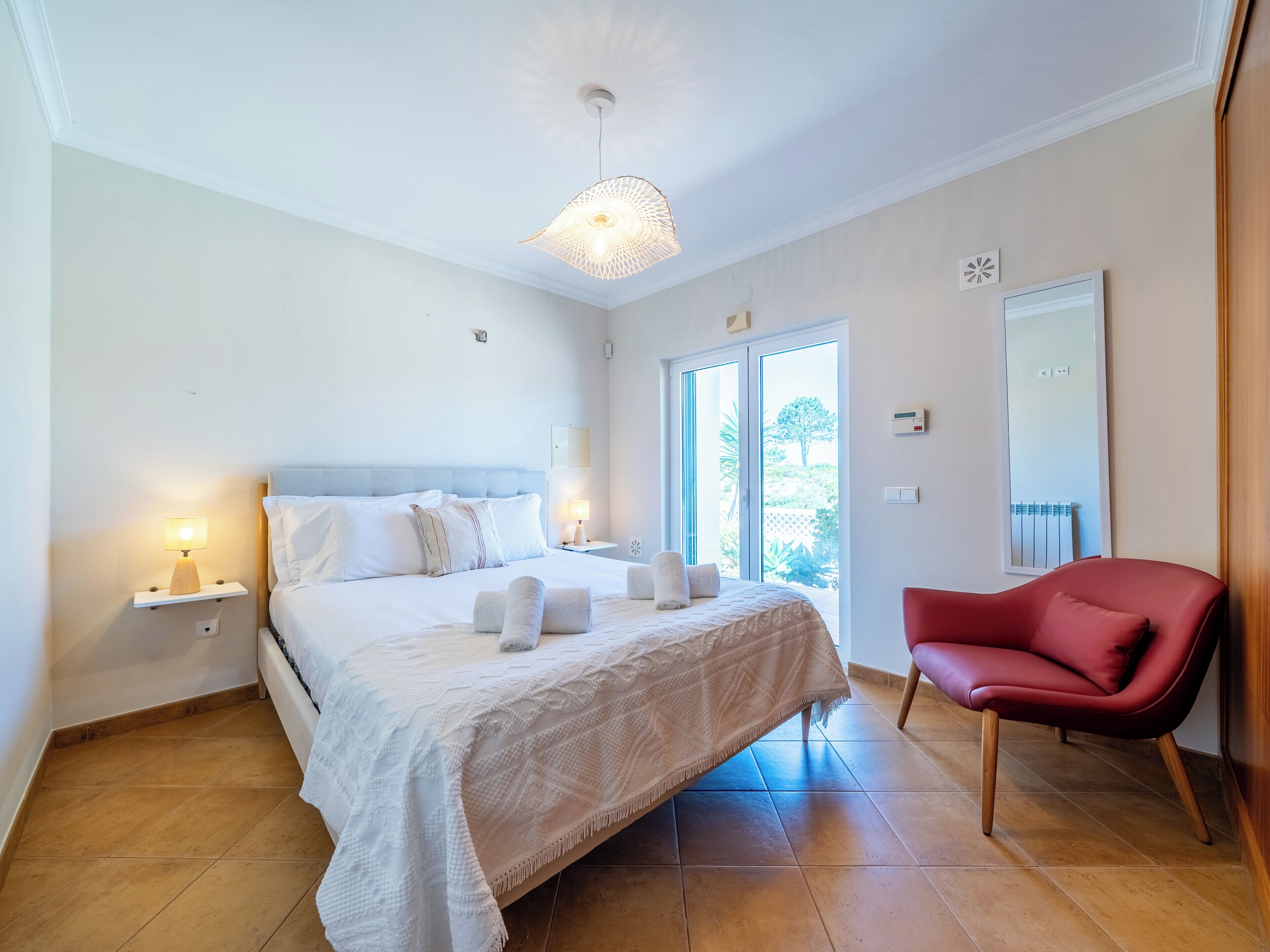 Travel cot, WiFi, bed sheets
