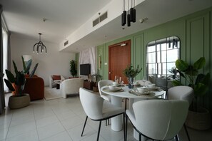 Comfort Apartment, 2 Bedrooms, Kitchen, Lake View | Dining room - Gala Guests - Standpoint Residences (Dubai)