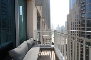 Comfort Apartment, 2 Bedrooms, Kitchen, Lake View | Balcony view - Gala Guests - Standpoint Residences (Dubai)