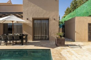 Outdoor dining - Villa Lilimoun, Ourika road, Marrakech (Rha)
