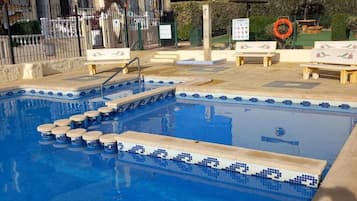 Bungalow | Pool | Seasonal outdoor pool