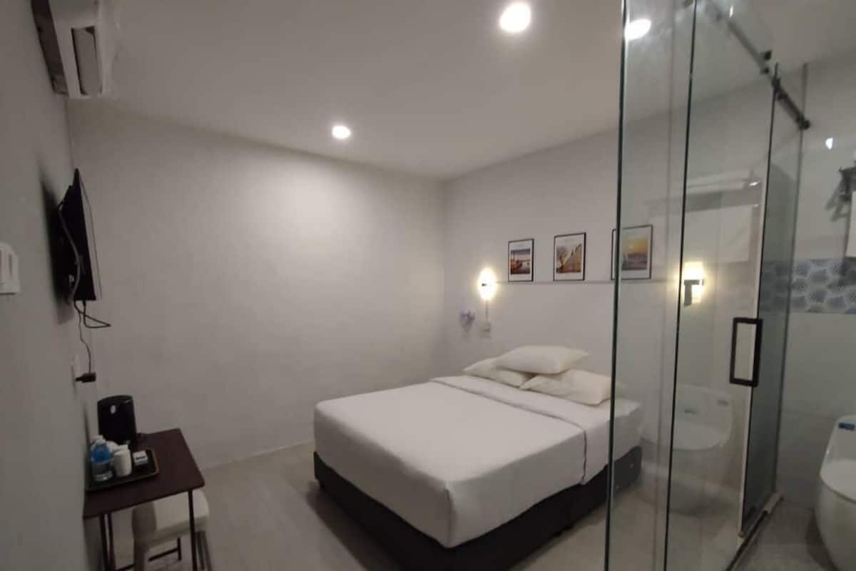 Standard Double Room, 1 Queen Bed | Free WiFi