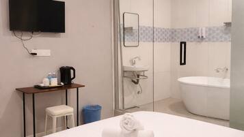 Luxury Double Room, 1 King Bed | Free WiFi