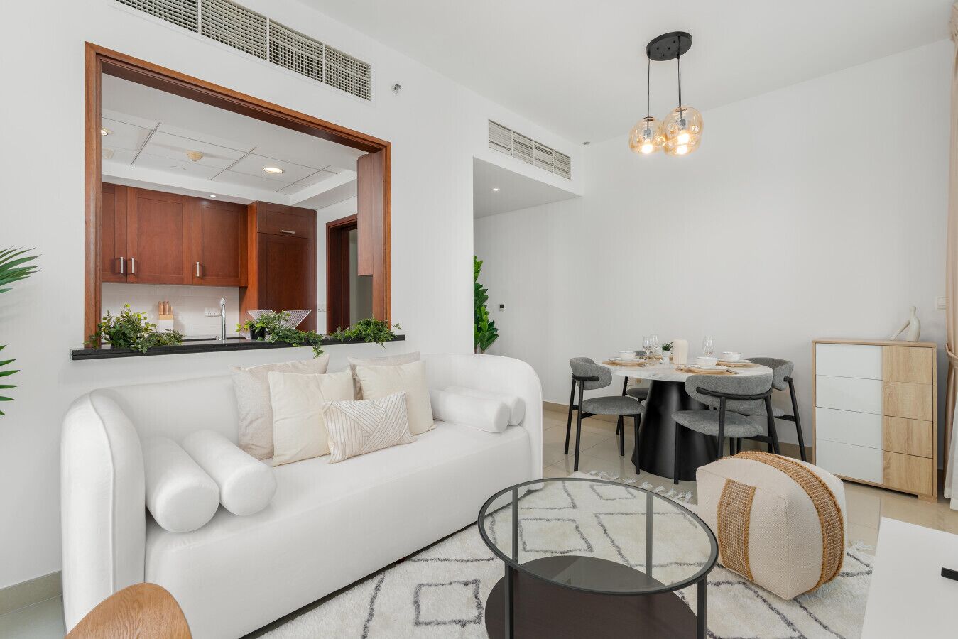 City Apartment, 2 Bedrooms, Lake View | Dining room