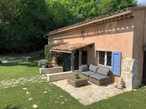 Charming Private Cottage with Garden & Parking in Bar-sur-Loup