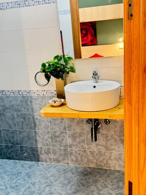 Doppelzimmer, Zimmerreinigung | Badezimmer