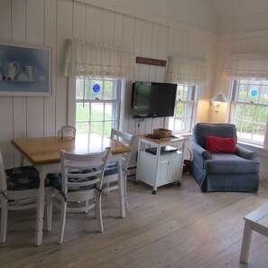 Dining - Townhouse-style condo at The Hammond House located across from Lighthouse Beach! (Chatham)