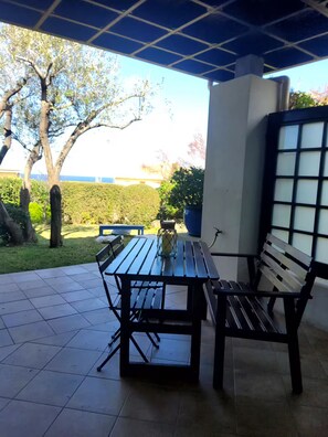 Outdoor dining - Vrbo Property (Lumio)