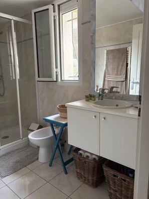 Bathroom - Vrbo Property (Lumio)