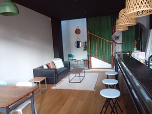 Interior - Single room in a former town bar in the city center (Tarbes)