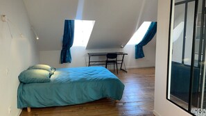Room - Single room in a former town bar in the city center (Tarbes)
