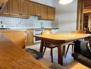 Private kitchen - Alpine Stube on two levels - quiet time out near the center of Innsbruck (Innsbruck)