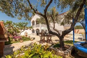Outdoor dining - Villa Ariane with pool (Policnik)