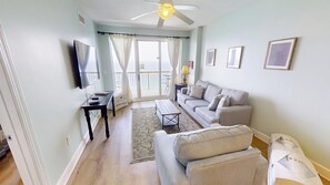 TV, DVD player - Master on Gulf & close to Everything & Free round of Golf & Activities Daily! (Panama City Beach)