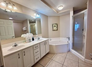 Shower, hair dryer, towels - Master on Gulf & close to Everything & Free round of Golf & Activities Daily! (Panama City Beach)