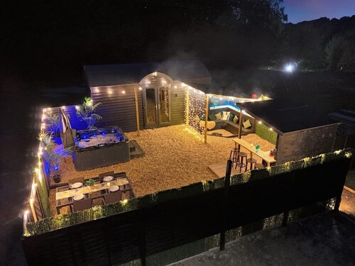 The Lodge
@The Outside Inn