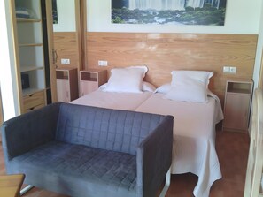 Room - Vacation Apartment 'Finca La Calera Lanzarote' with Sea View, Wi-Fi and Air Conditioning (Güime)