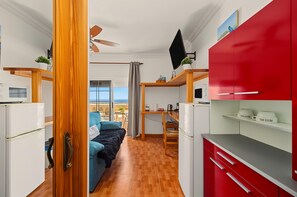 TV - Vacation Apartment 'Finca La Calera Lanzarote' with Sea View, Wi-Fi and Air Conditioning (Güime)