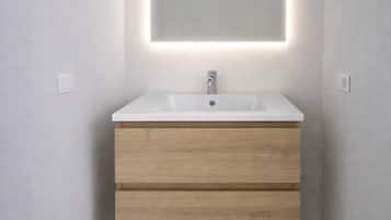 Double Room | Bathroom | Towels