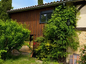 Studio, Ensuite, Courtyard View | Courtyard view - Les cabanes (Noaillan)