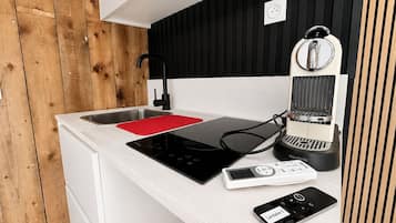 Studio, mit Bad, Blick auf den Innenhof | Eigene Küche | Kühlschrank, Mikrowelle, Ofen, Herdplatte