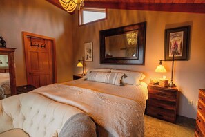 3 bedrooms, desk, WiFi, bed sheets
