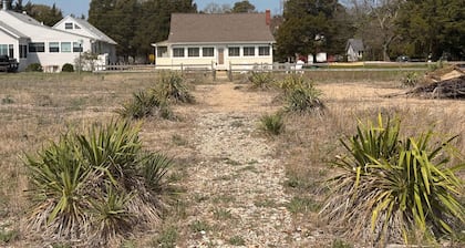 Lusby Beach House -3 BD 2 BA Steps to the Sand