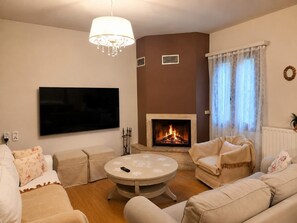 House | 3 bedrooms, Internet - Sunrise Villa in Skyros - Coastal Sea View Haven (Skiros)