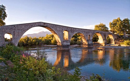 Arta Wood Stone Traditional Villa Central Stay