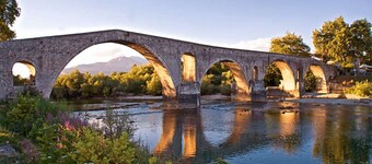 Arta Wood Stone Traditional Villa Central Stay