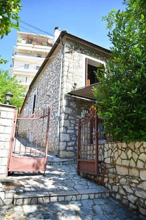 2 bedrooms, Internet - Arta Wood Stone Traditional Villa Central Stay (Arta)