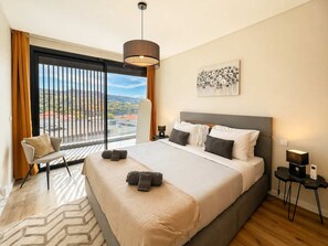 House, Accessible - Sun Meets Ocean Apartment (Camara de Lobos)