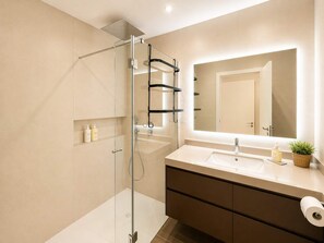 House, Accessible - Sun Meets Ocean Apartment (Camara de Lobos)