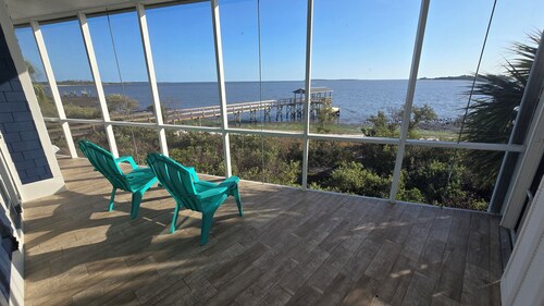 Windswept Cottage - private pier and beach access