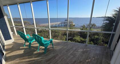Windswept Cottage - private pier and beach access