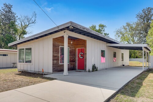Family & Pet-friendly Jacksonville Escape w/ Yard
