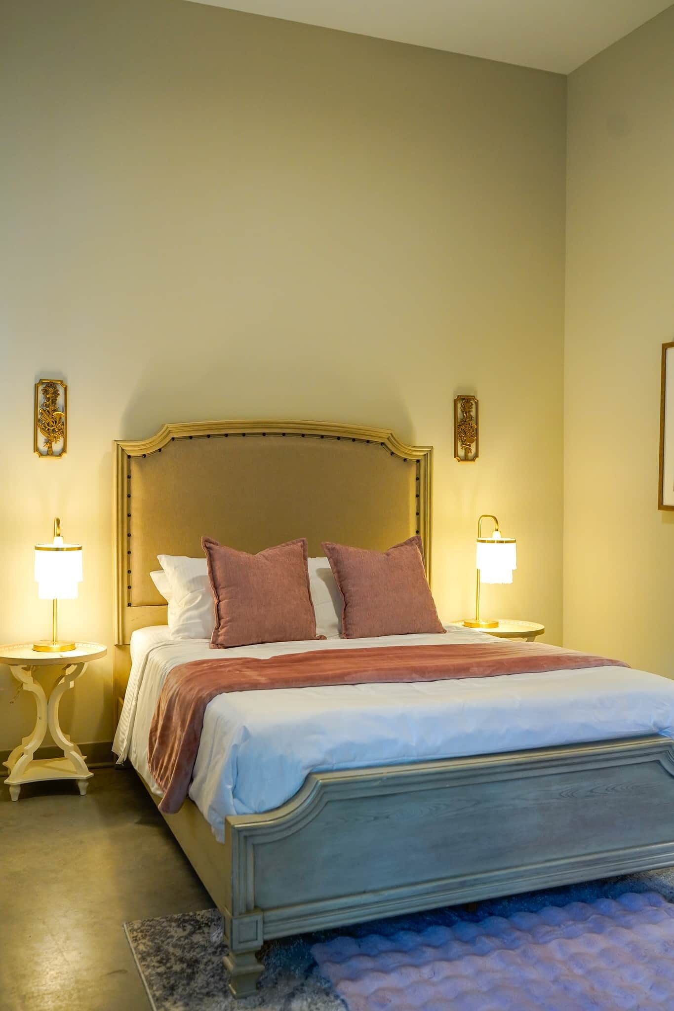 4 bedrooms, WiFi, bed sheets