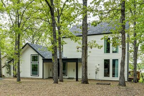 House (3 Bedrooms) | Interior - Lake Views + Margaritaville Perks! Ozarks Escape (Osage Beach)