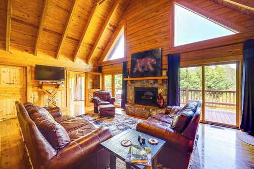 Butler Cabin w/ 2 Decks: Near Watauga Lake!