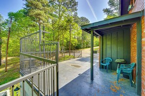 Interior - 1 Mi to Dtwn! Eureka Springs Studio, Shared Patio (Eureka Springs)