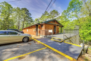 Interior - < 1 Mi to Dtwn Eureka Springs! Water Vibes Unit (Eureka Springs)