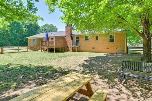4 Mi to Charlotte Speedway! Extended Wooded Escape