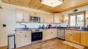House (3 Bedrooms) | Interior