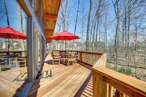 Interior - Woodsy Hideaway: Game Room, Theater Room, Fire Pit (Plymouth)